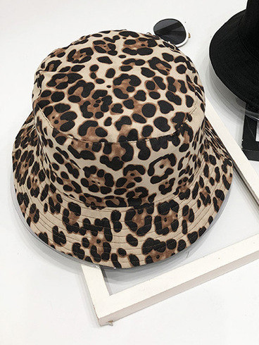 Κομψό γυναικείο καπέλο με ζωική εκτύπωση