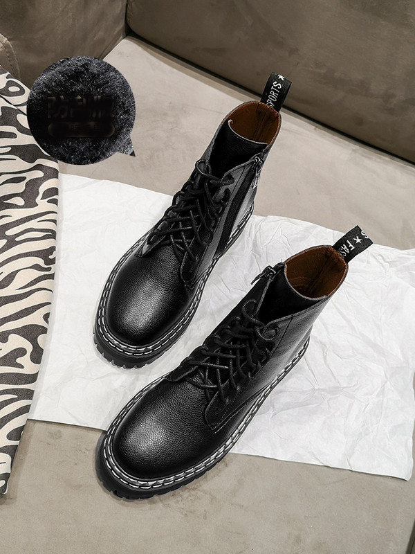 Női bőrcsizma durva talppal, fekete színben - két modell lapos vagy rejtett platformmal