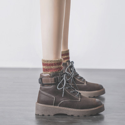 Öko bőrből készült női csizma durva talppal - többféle modell