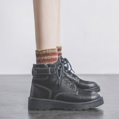 Öko bőrből készült női csizma durva talppal - többféle modell