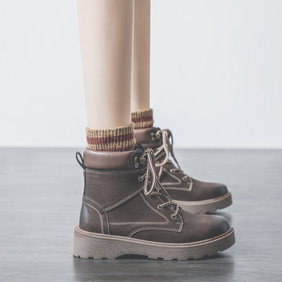 Öko bőrből készült női csizma durva talppal - többféle modell