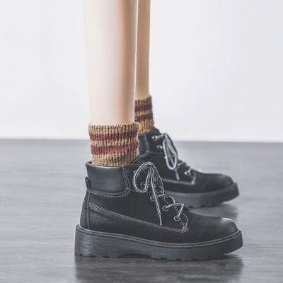 Öko bőrből készült női csizma durva talppal - többféle modell