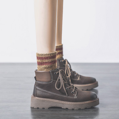 Öko bőrből készült női csizma durva talppal - többféle modell