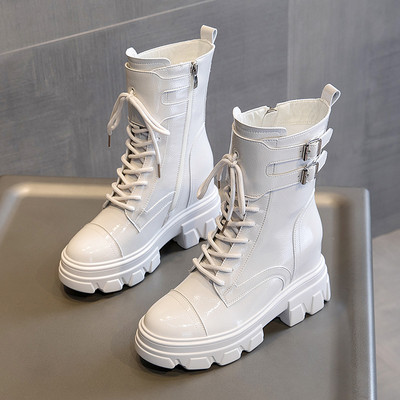 Eko bőrből készült alkalmi női csizma durva talppal és fűzővel