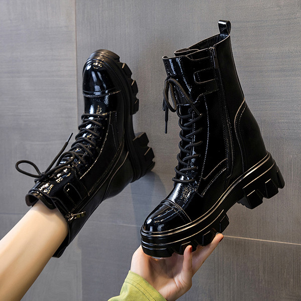 Eko bőrből készült alkalmi női csizma durva talppal és fűzővel