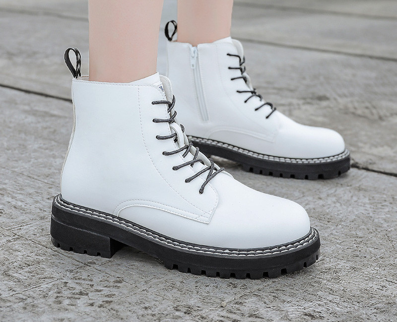 Alkalmi női csizma durva talppal és fűzővel - két modell