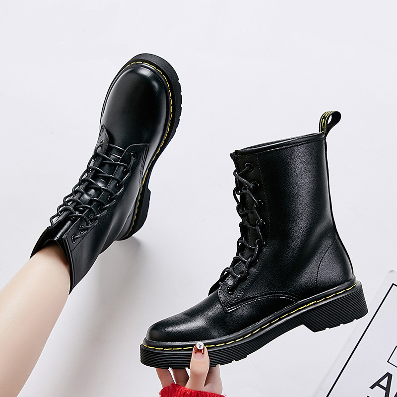 Alkalmi női csizma durva talppal és fűzővel - két modell