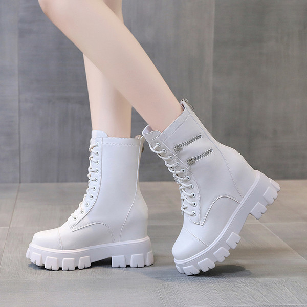 Jelenlegi női bőrcsizma cipzárral, magas talppal