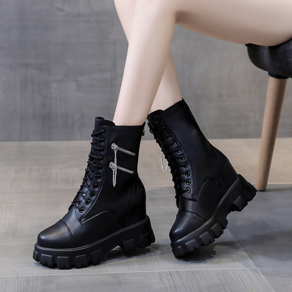 Jelenlegi női bőrcsizma cipzárral, magas talppal