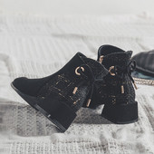 Naiste vabaaja saapad paela ja 4,5 cm paksuse kontsaga - kaks mudelit