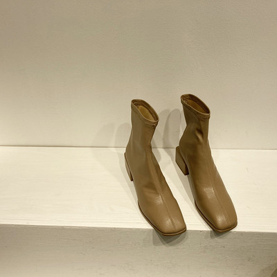 Κομψές γυναικείες μπότες από οικολογικό δέρμα με τακούνι 4 cm