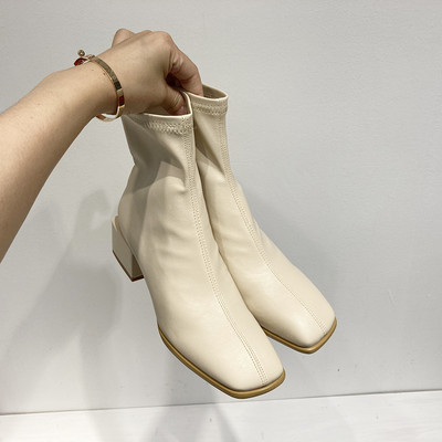 Κομψές γυναικείες μπότες από οικολογικό δέρμα με τακούνι 4 cm