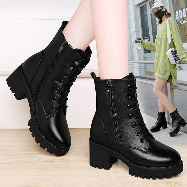 Modern női csizma műbőrből, durva talppal - többféle modell