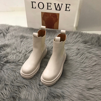 Μοντέρνες γυναικείες μπότες από οικολογικό δέρμα με επίπεδη σόλα