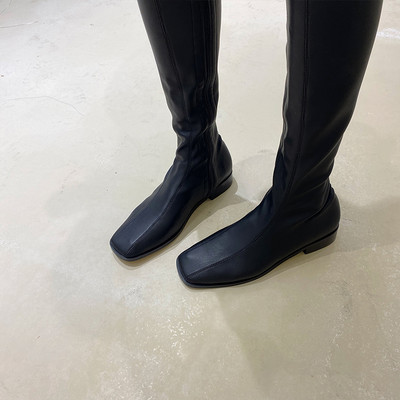 Naiste nahast lameda tallaga põlvsaapad