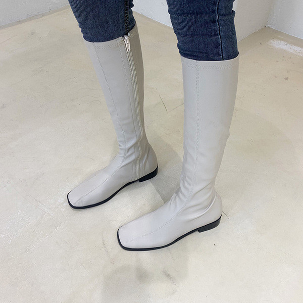 Naiste nahast lameda tallaga põlvsaapad