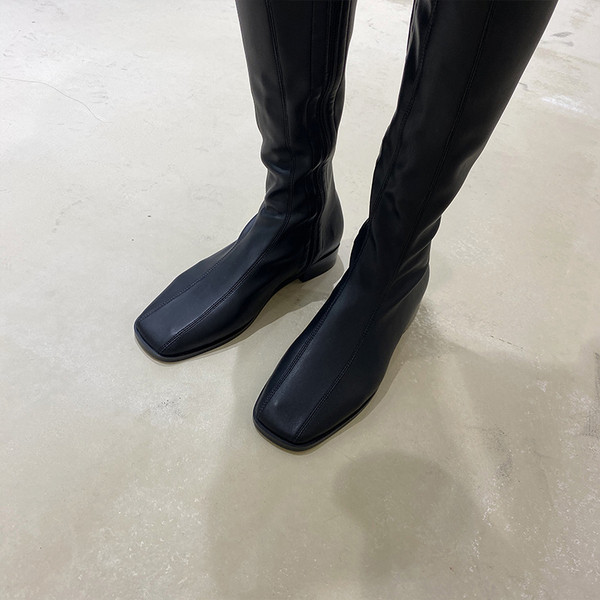 Naiste nahast lameda tallaga põlvsaapad