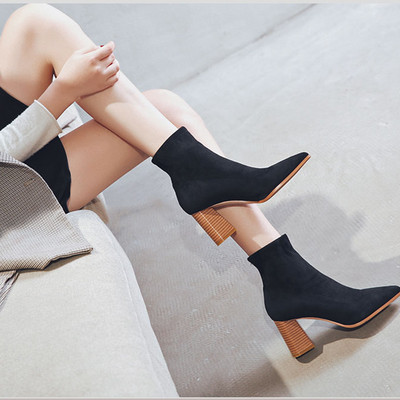 Naiste sokid ökonahast või ökoseemisnahast