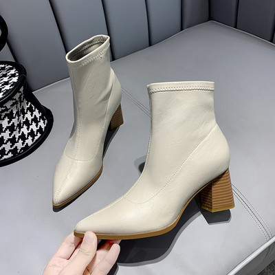 Naiste sokid ökonahast või ökoseemisnahast