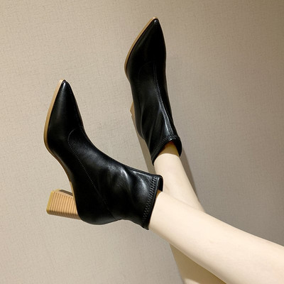 Naiste sokid ökonahast või ökoseemisnahast