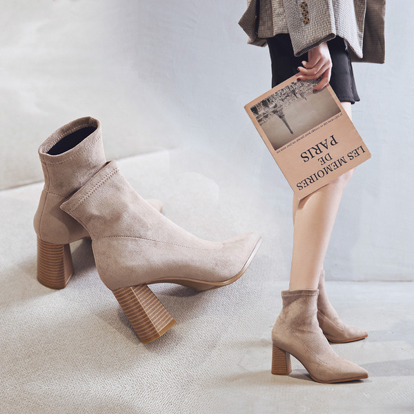 Naiste sokid ökonahast või ökoseemisnahast