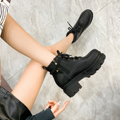 Alkalmi női csizma durva műbőr talppal