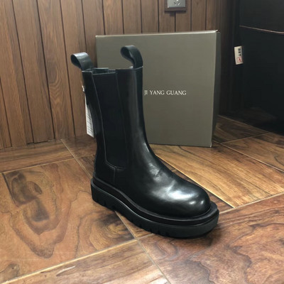 Női bőrcsizma puha béléssel és durva talppal