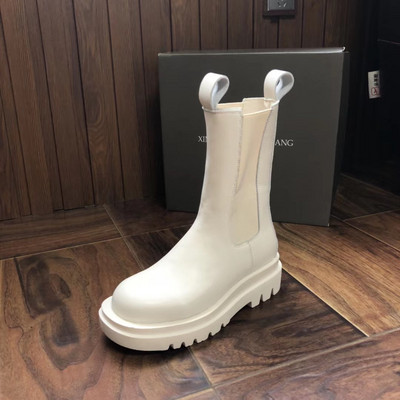 Női bőrcsizma puha béléssel és durva talppal