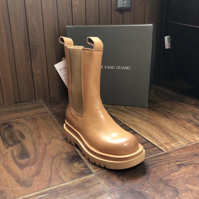 Női bőrcsizma puha béléssel és durva talppal