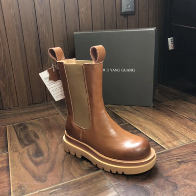 Női bőrcsizma puha béléssel és durva talppal