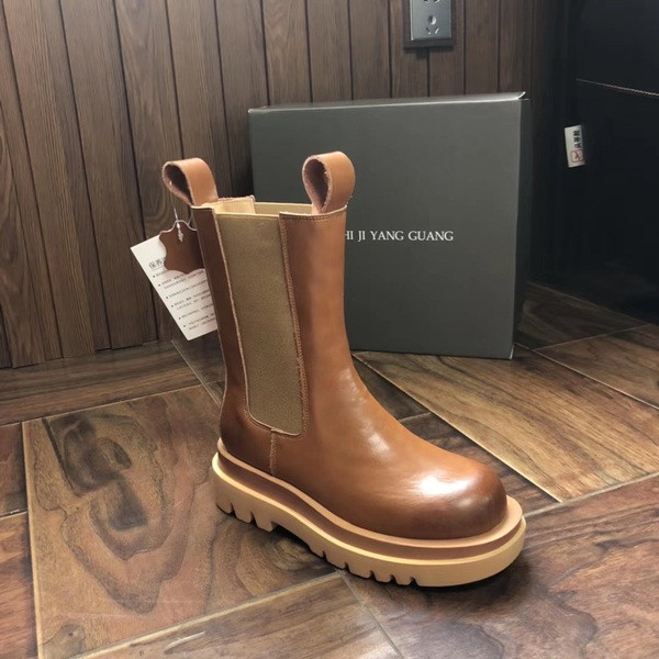 Női bőrcsizma puha béléssel és durva talppal