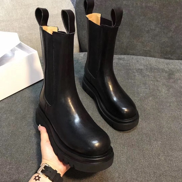 Női bőrcsizma puha béléssel és durva talppal