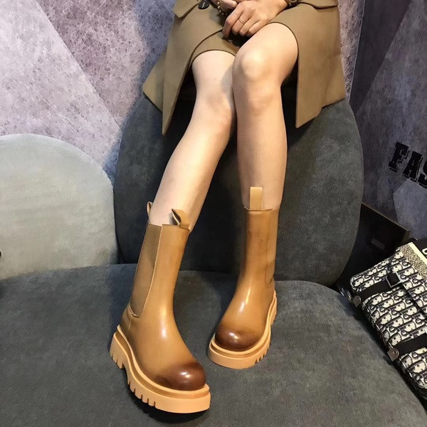 Női bőrcsizma puha béléssel és durva talppal