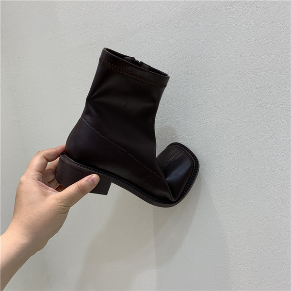 Moodsad naiste saapad ökonahast ja lukuga