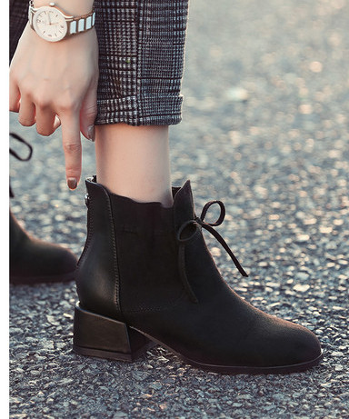 Öko-seemisnahast naiste saapad paksusega 3,5 cm - kaks mudelit