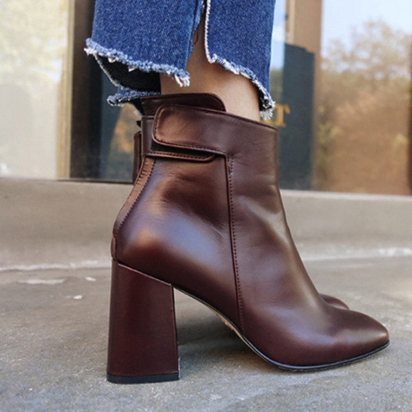 Műbőrből készült női csizma új modellje fekete és bordó színben