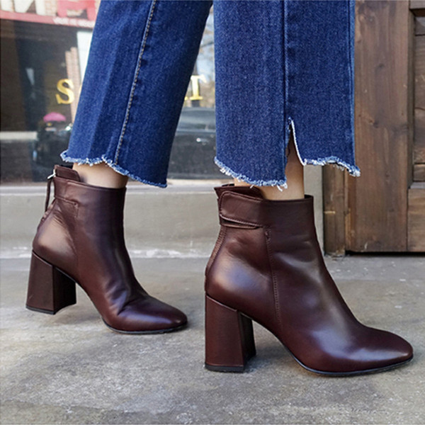 Műbőrből készült női csizma új modellje fekete és bordó színben