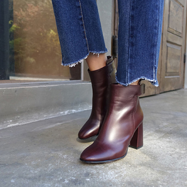 Műbőrből készült női csizma új modellje fekete és bordó színben