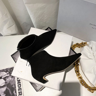 Κομψές γυναικείες μπότες με τακούνι 4 εκατοστά