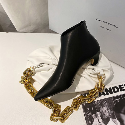 Κομψές γυναικείες μπότες με τακούνι 4 εκατοστά