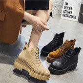 Alkalmi női csizma 7 cm-es platformmagassággal