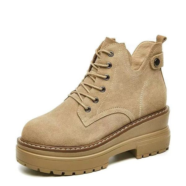 Alkalmi női csizma 7 cm-es platformmagassággal