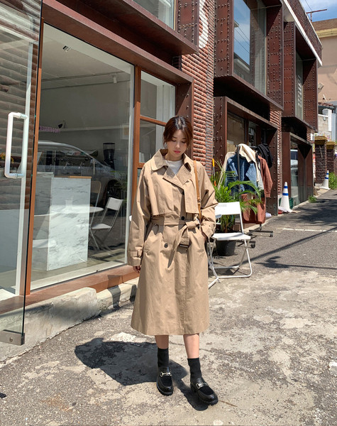 Öko bőrből készült őszi csizma textil és fém díszítéssel