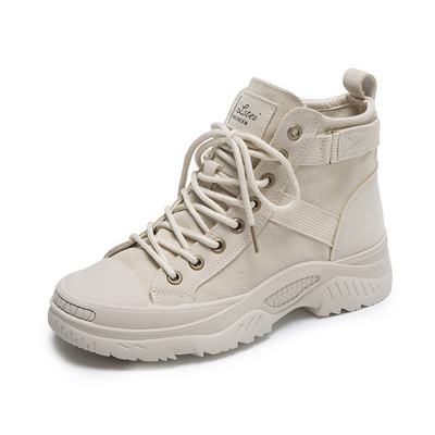 Sport és alkalmi női csizma fűzővel - két modell