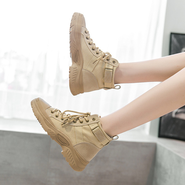 Sport és alkalmi női csizma fűzővel - két modell