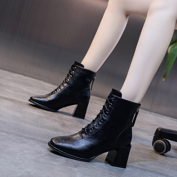 Női csizma szögletes sarokkal - műbőr többféle modell