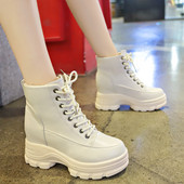 Alkalmi női csizma műbőrből, fűzős, magas talpú