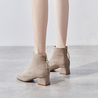 Sieviešu zābaki no eko ādas ar 4 cm biezu papēdi un rāvējslēdzēju - vairāki modeļi