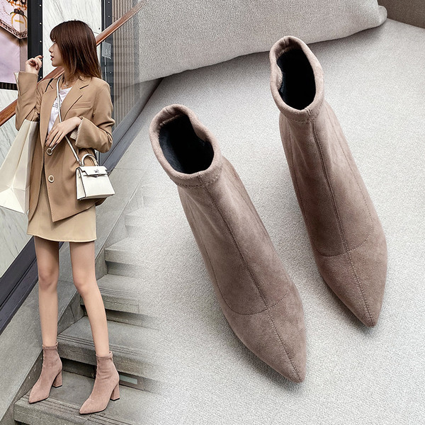 Modern velúr csizma hegyes modell 5 cm vagy 7 cm sarokkal