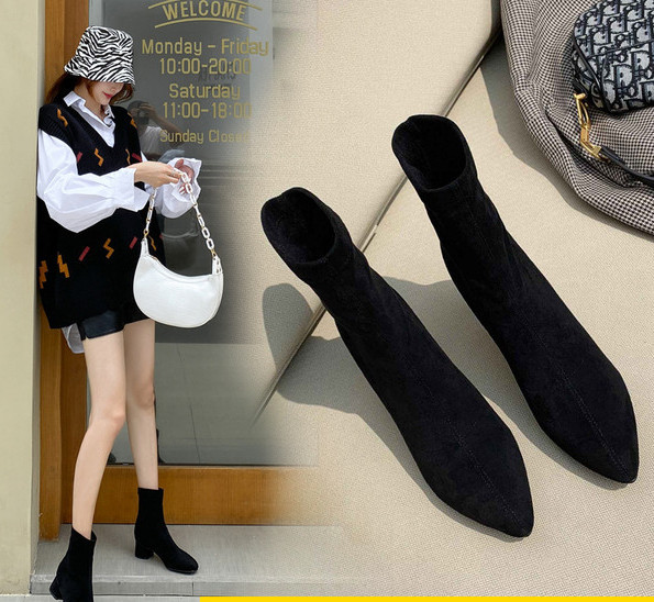 Modern női zoknis csizma - két modell fekete és bézs színben